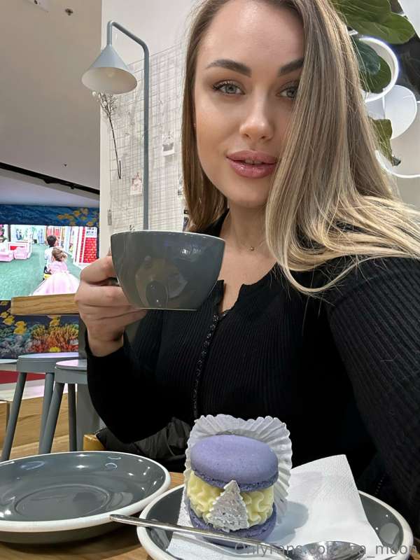 iza_moon