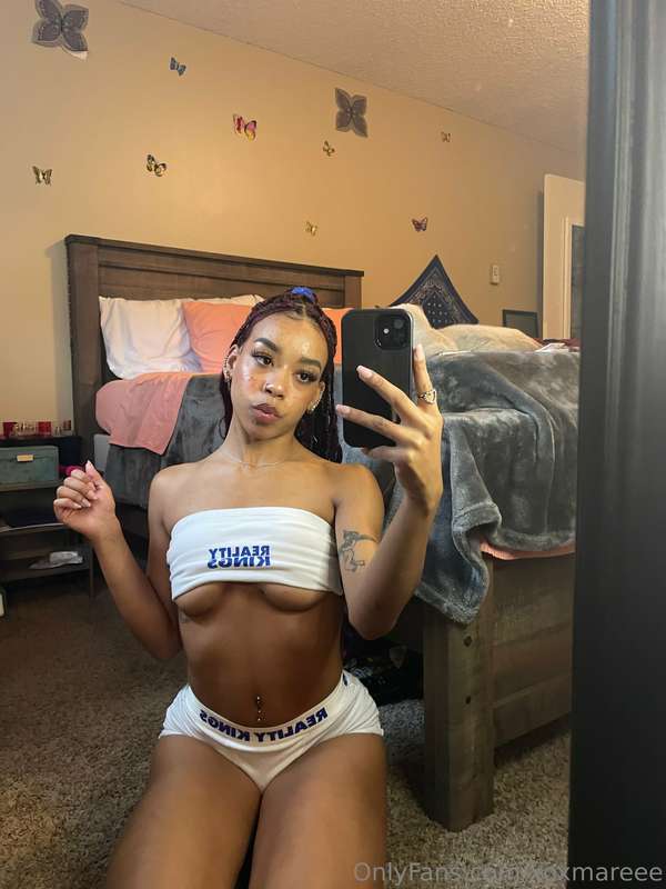 front or back??
tip $3 to get this pictures with no clothes ..