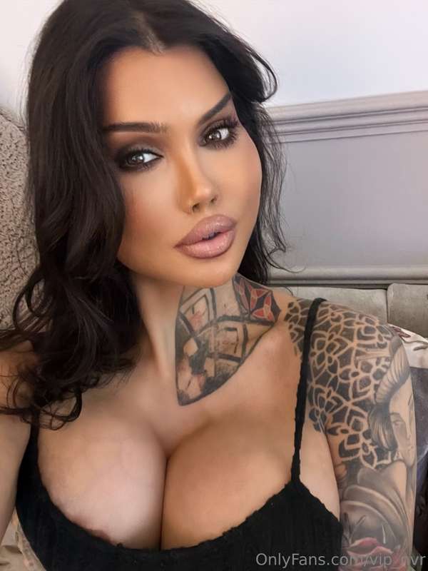 Available for video calls and customs 😝