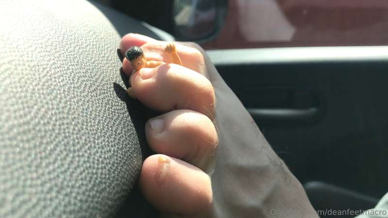 deanfeetmacro image #0