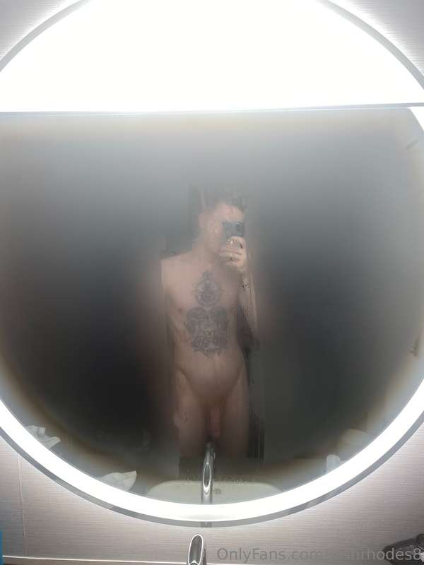 When the hotel has a nice mirror I’ve gotta take a pic after..