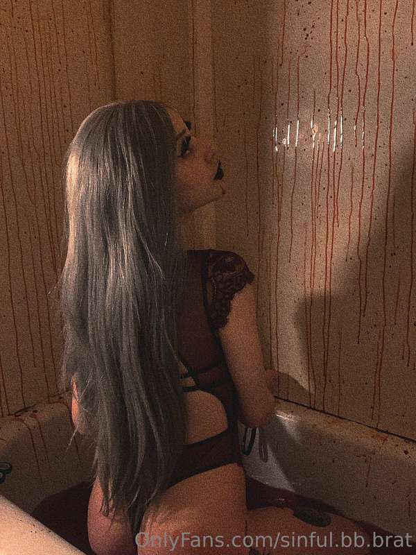 Old pic but should I do something like this just nude👀