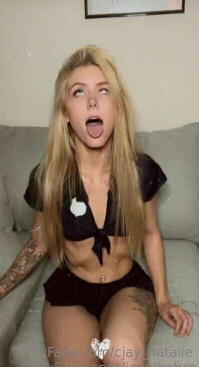 Innocent blonde made a super dirty OF 👅 she just lost her vi..