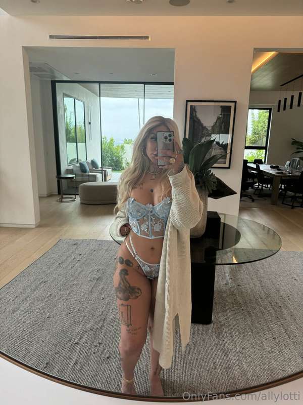 Wanna cover me in kisses right now? I'm ready 😉