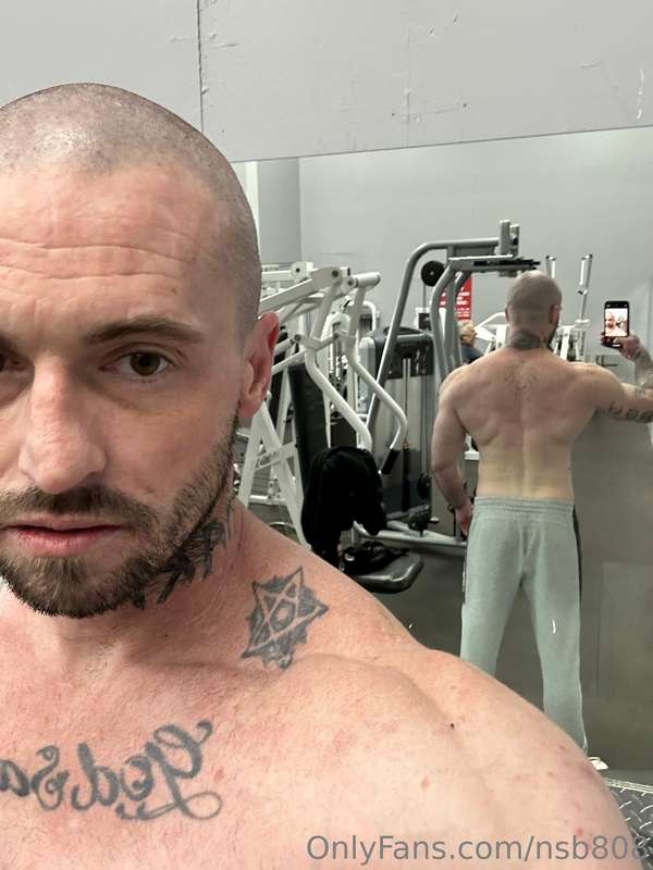 Try to take a pic of my back lol