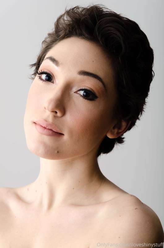@lilylabeau has a birthday today.  Go show her some love@