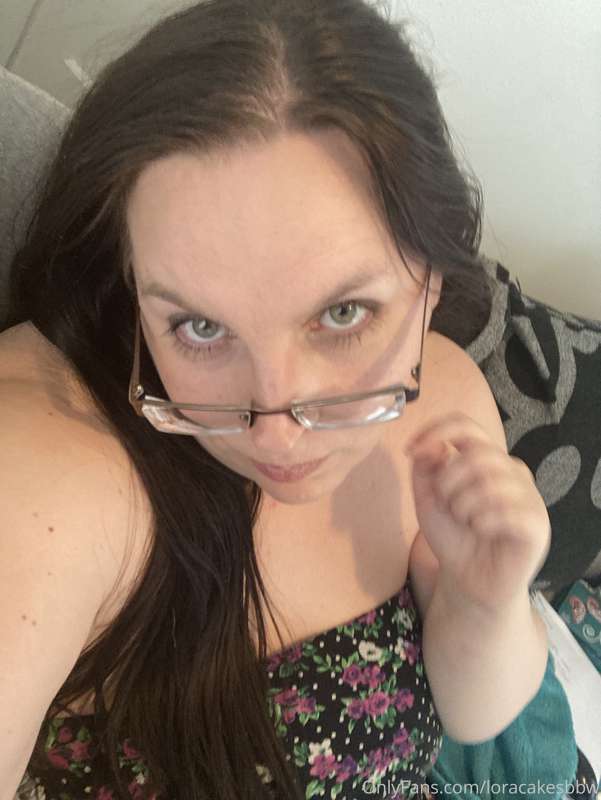 Want to cum on my glasses 😛
