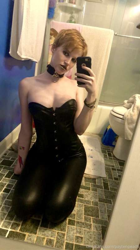 Let me be your Big Tiddy Goth GF 😝😈