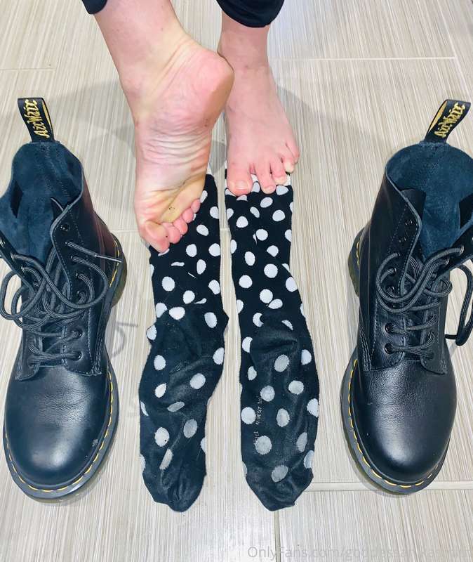 Sweaty feet. Want a lick? They stink. Https://onlyfans.com/a..