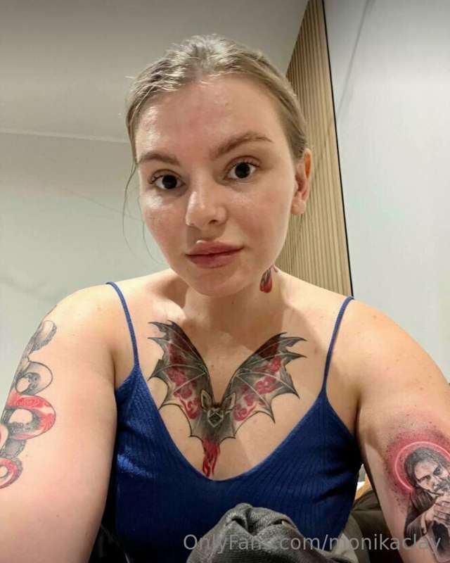 i really like what i have on my body 😏 i love my tattoos, wo..