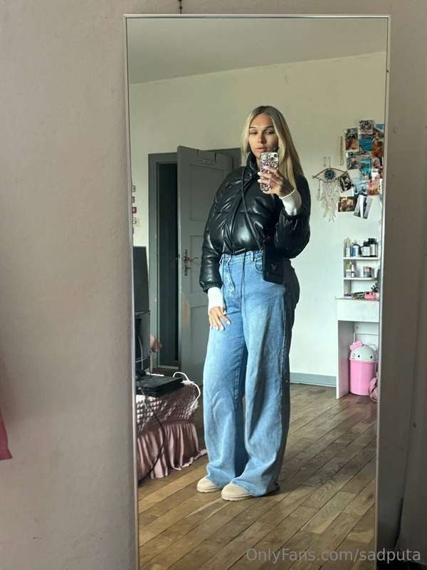 Do you think my body was made for this outfit?👅