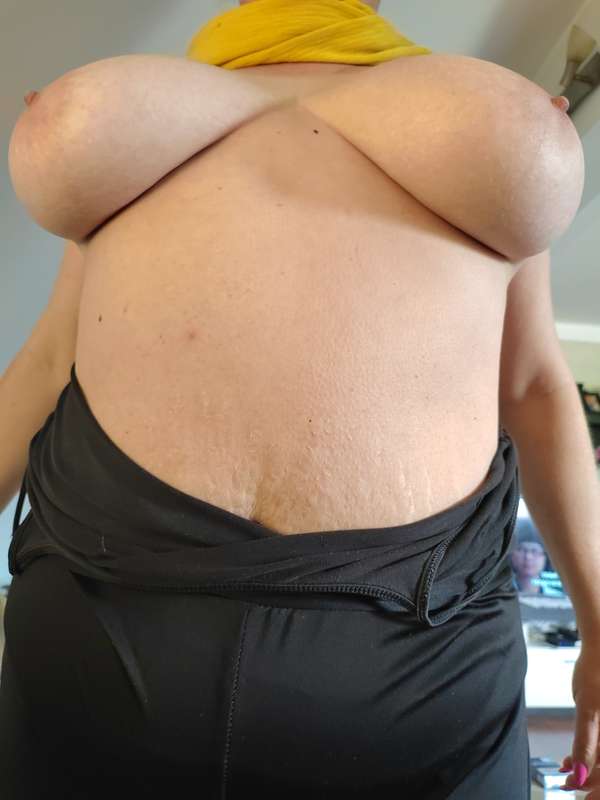 Imas li dovoljjo sperme za ove sise,posalji u dm da vifim 😈😈..