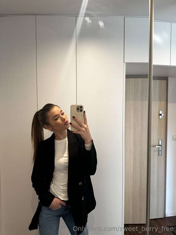 Hi, my sweeties! 😘 Today I'm trying on a new look for colleg..