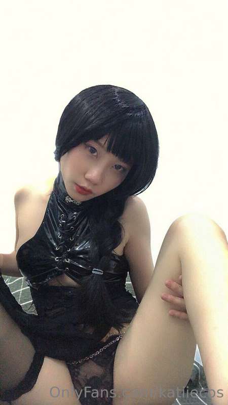 I'm wearing a dark cheongsam today ❤