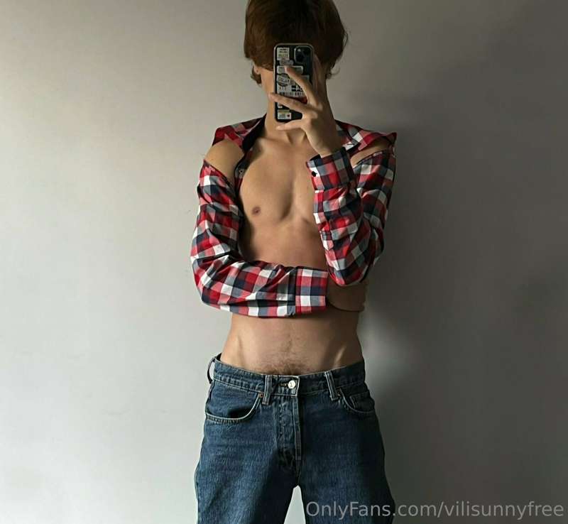 Could you ripped off my shirt if you will be to horny? 😈🥵