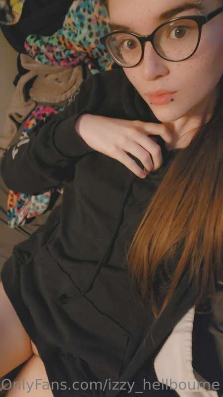 izzy_hellbourne image #4