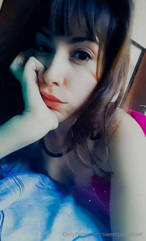 Estoy muy sola en mi camita, queres venir a hacerme el amor?