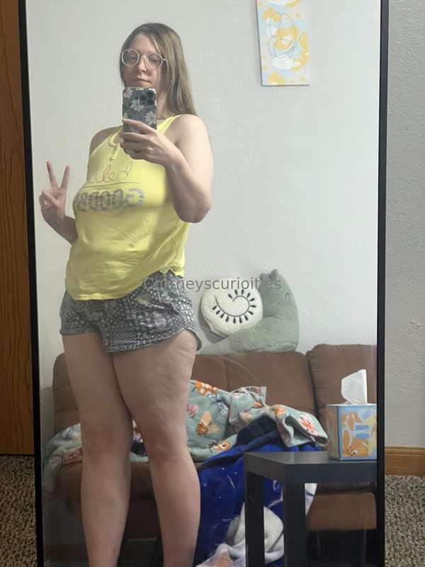A more accurate view of what I look like ✨ all natural pjs f..