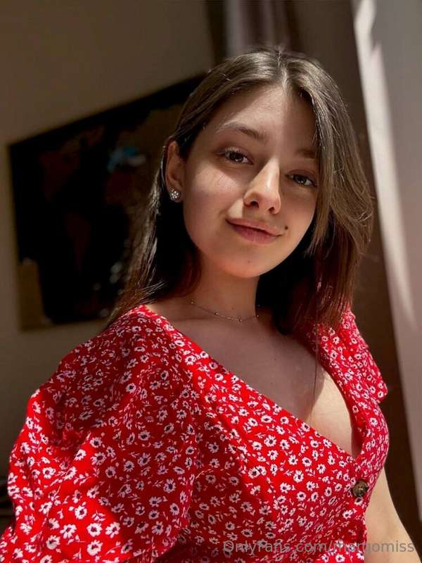 She’s confident @vlada_sweet18, sexy, and impossible to igno..