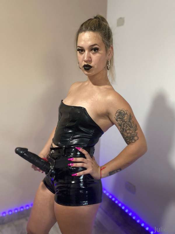 You belong on your knees, ready to be pegged😈🍆