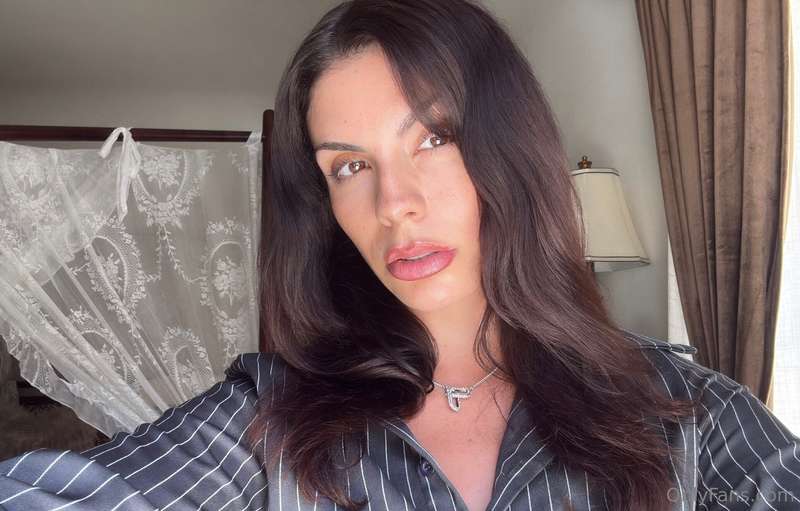 giving sexy student vibes (just need my glasses hehe 🤭) 