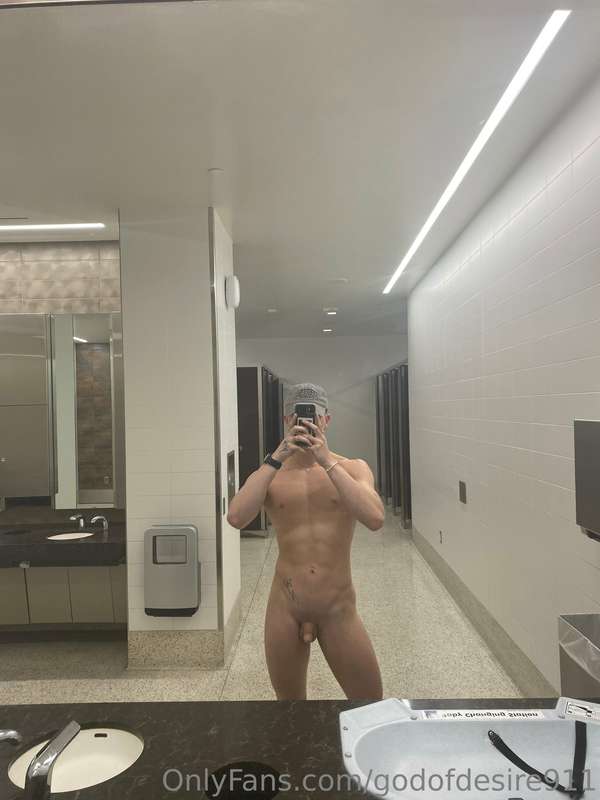 Took everything off for a quick airport pump 🛩️