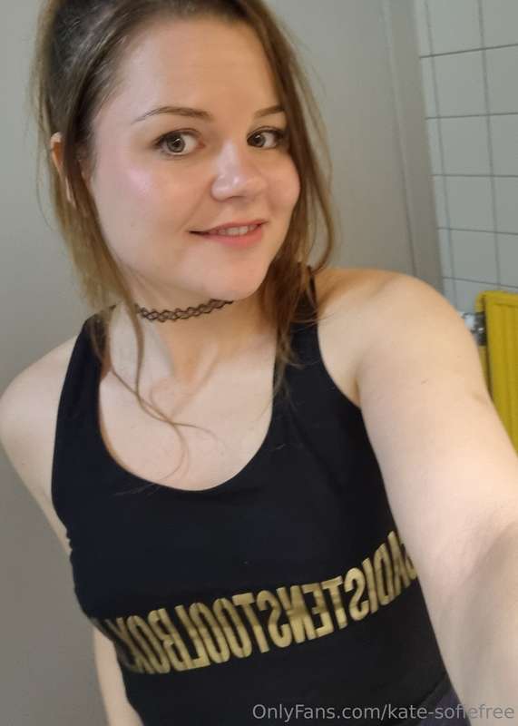 Ansøg gerne min snapchat katesommerhus, jeg poster en masse ..