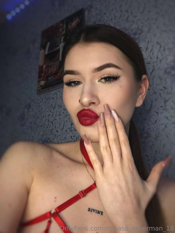 Confidence is not just a look, it's a mindset. 💋✨ Bold lips,..