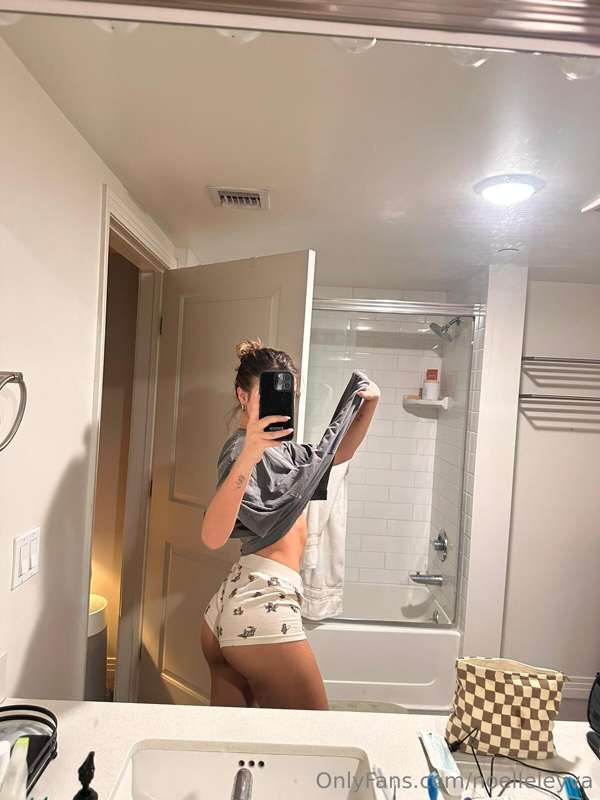 noelleleyva photo