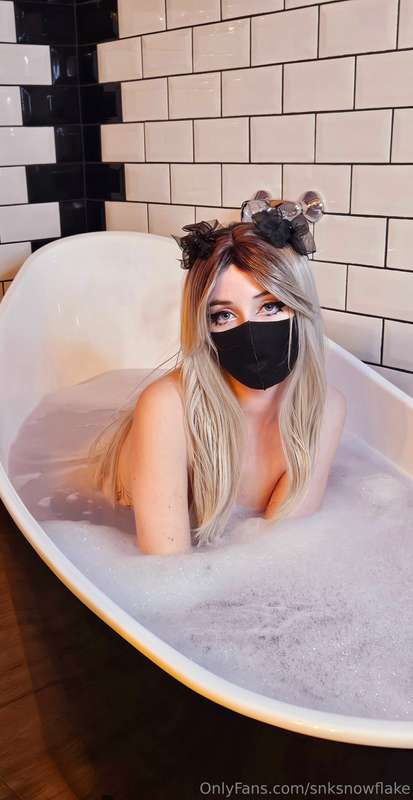 I am waiting. 😇https://onlyfans.com/snowflakesneaky