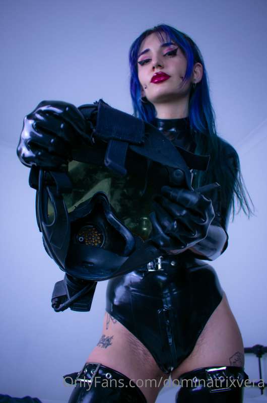 dominatrixvera image #3
