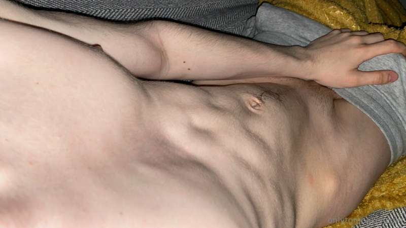 i dare you to lick my abs 😝