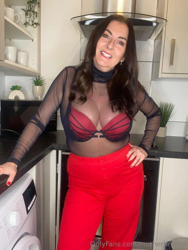 MILF MONDAY - SEXY STEP MUM ❤️