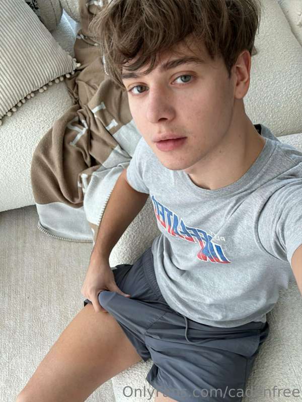 come sit on my lap 😈🍆🍆