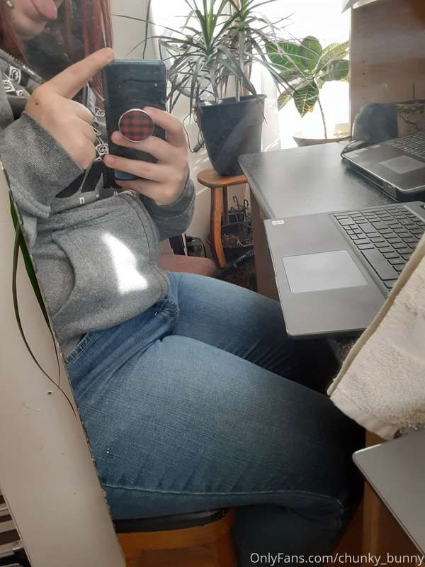 Thicc thighs🥵