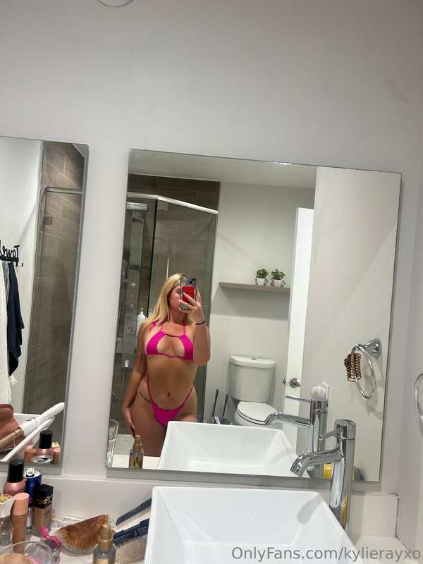 Live in 2 hours 😍😍