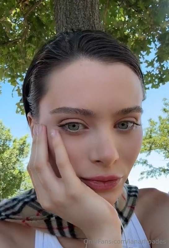 Foto 242 de Lana Rhoades en Tocromo