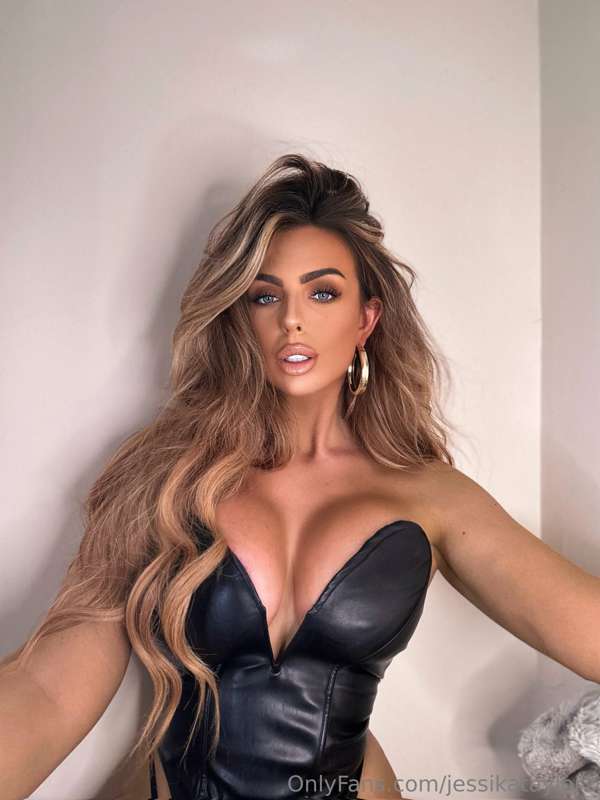 Put your 🍆 between my tits😈