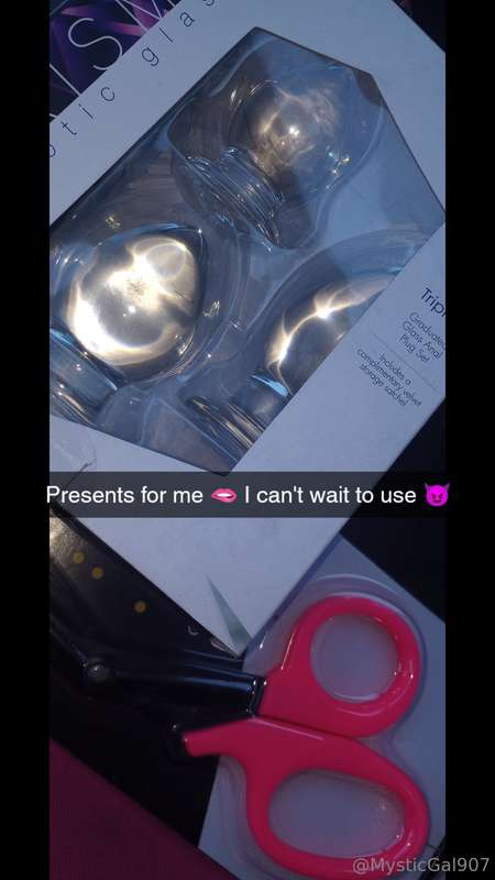  🫦 Presents get me very excited.. I can't even concentrate....