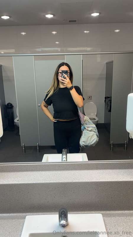 👀 POV ✈️ 🚽 unlock to see 🤓