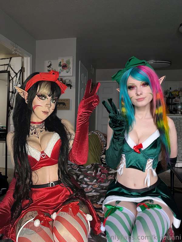 Another virtual collab with @ghoul.spxt as Santa's elf girls..