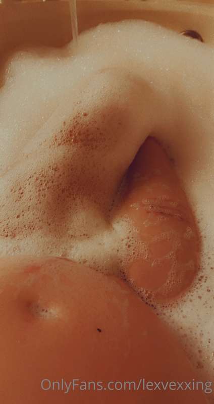 a fun lil bathtime heh
