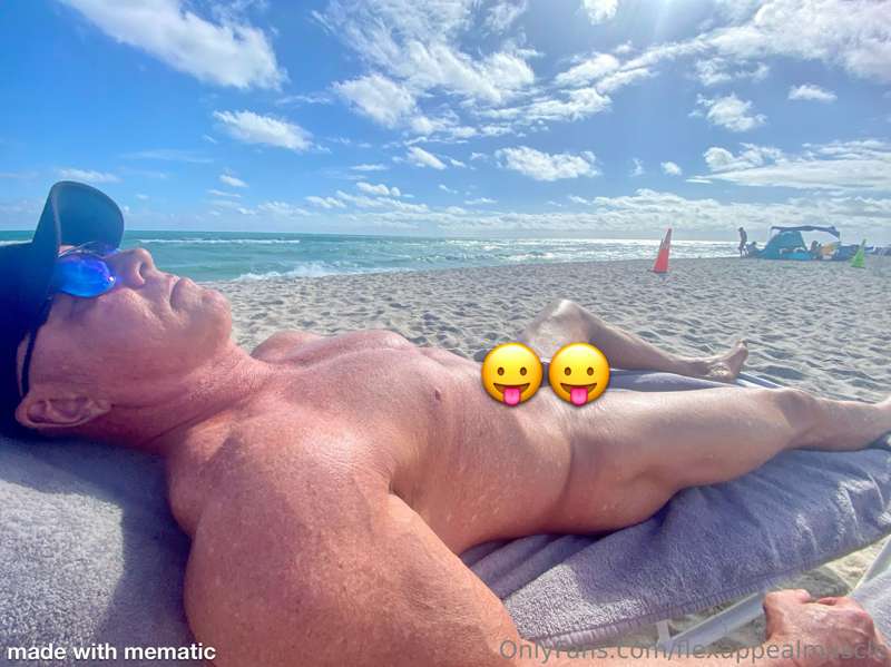 Sunday Funday!

Who else loves nude beaches?

Drop me a $3 t..