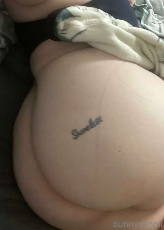 pov: you roll over and see this wyd?