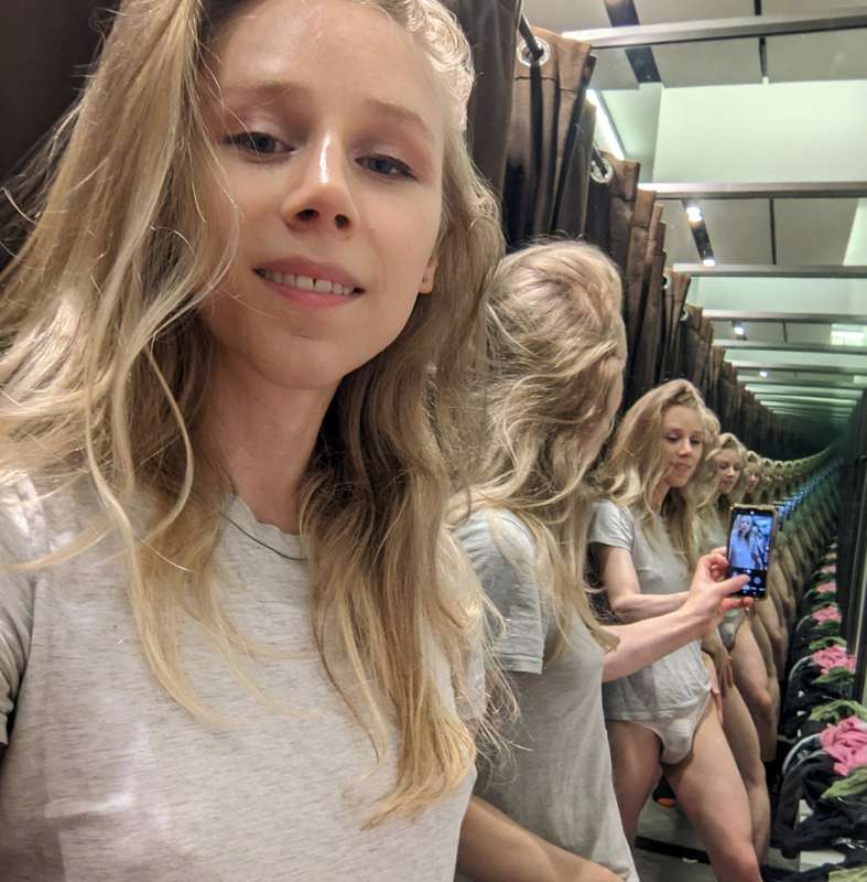 Never pass up a cool fitting room photo opportunity 😁