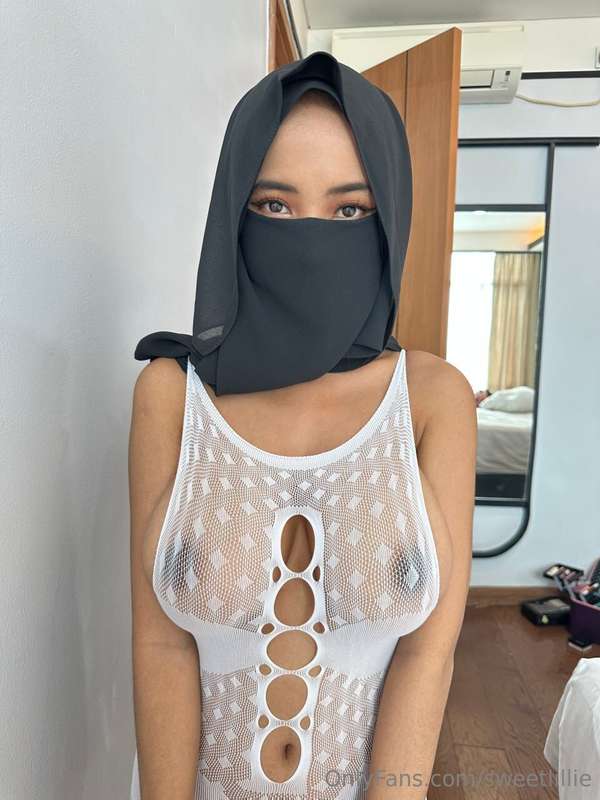 FREE: https://onlyfans.com/action/t…HIDDEN SLUT AZALEAHIJABI..
