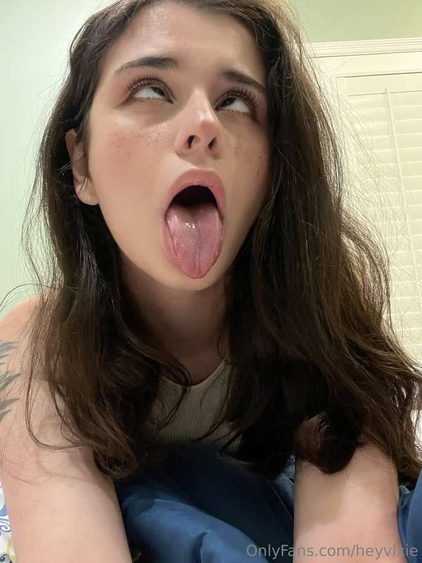 ahegao face O(∩_∩)O