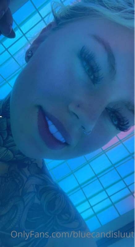 Join me in the beds 
Tan each other 

@platniumcandy