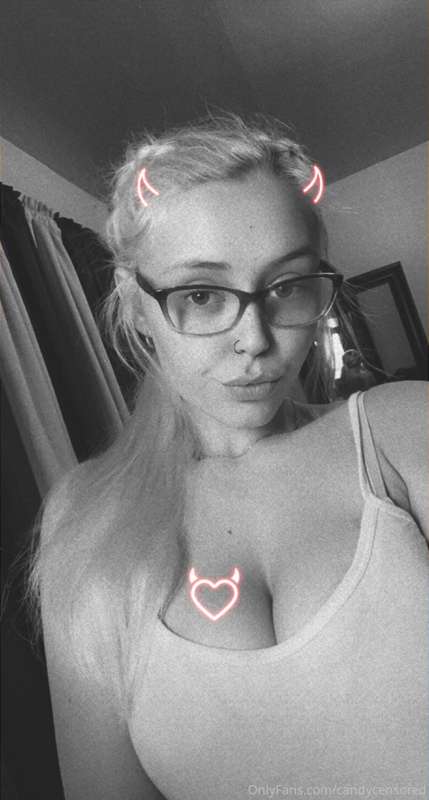 Check your DM’s for some naughty content & audio😈💦