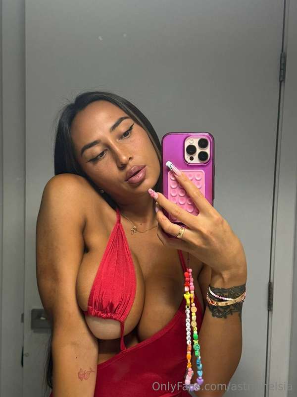 tu penses quoi de cette couleur sur moi bébé ?😍🤭